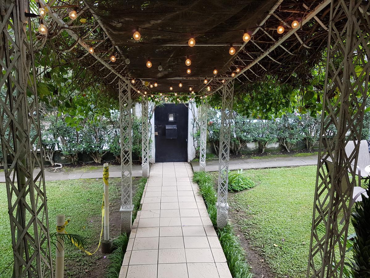 Hostal Aqui Me Quedo San Pedro Sula Exterior foto